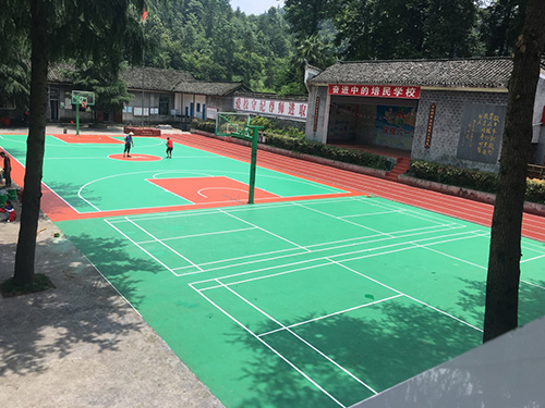 吉首鳳凰縣培民學(xué)校塑膠籃球場，羽毛球場順利完工